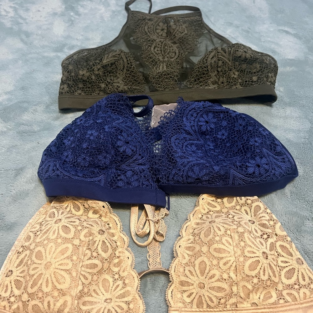 Victoria secret bralette bundle green and cream med/ blue large